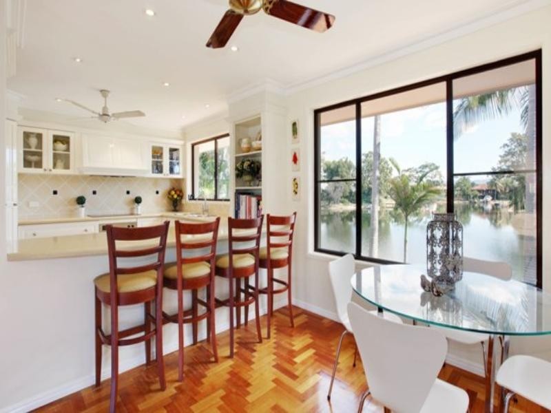 28 Welby Street, Broadbeach Waters QLD 4218