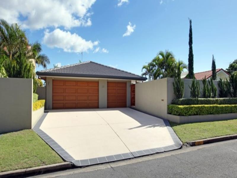 28 Welby Street, Broadbeach Waters QLD 4218