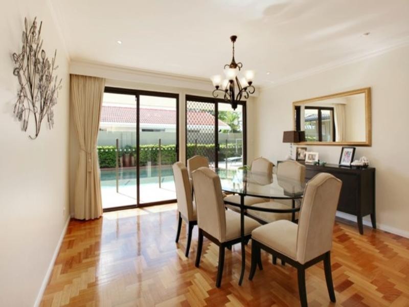 28 Welby Street, Broadbeach Waters QLD 4218