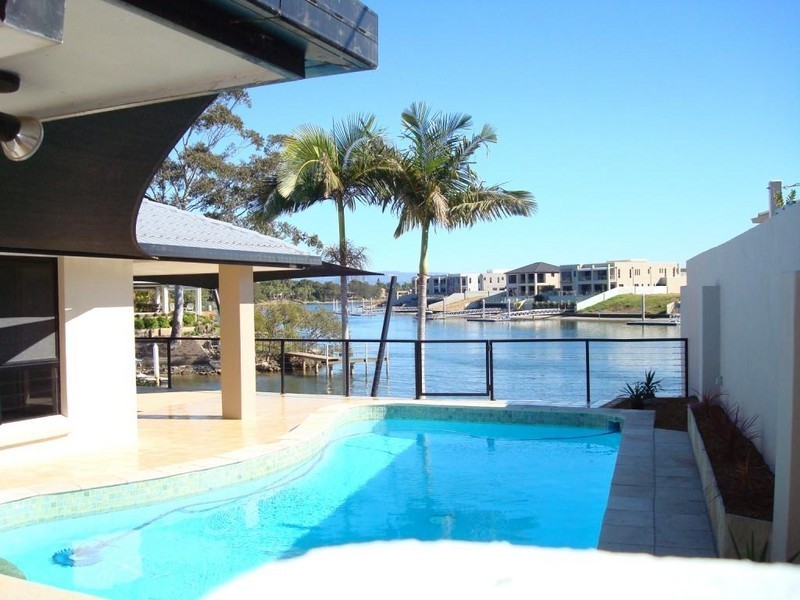 16 River Crescent, Broadbeach Waters QLD 4218