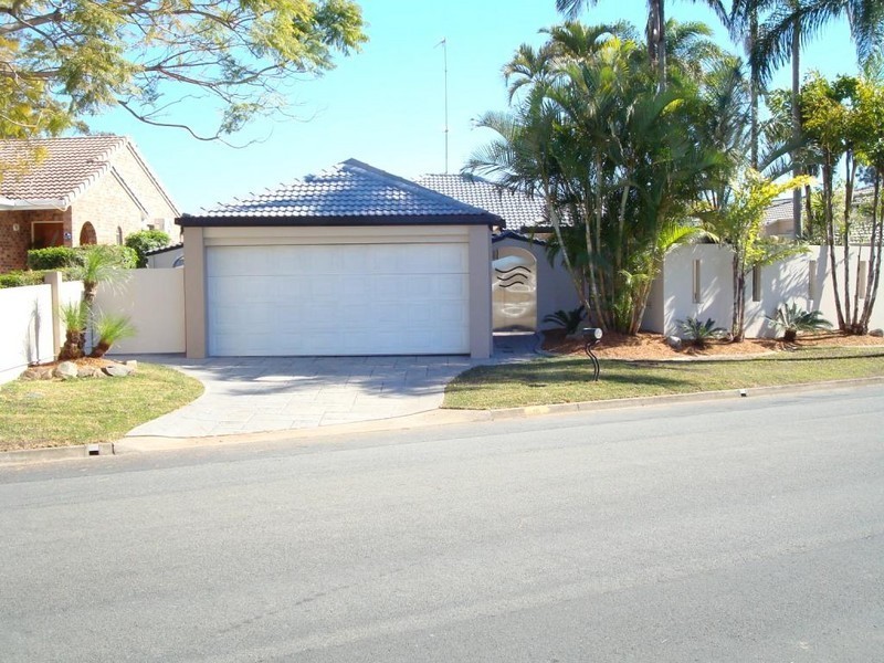 16 River Crescent, Broadbeach Waters QLD 4218