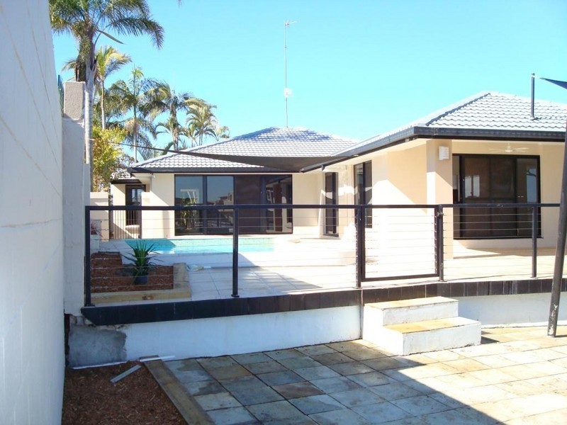 16 River Crescent, Broadbeach Waters QLD 4218