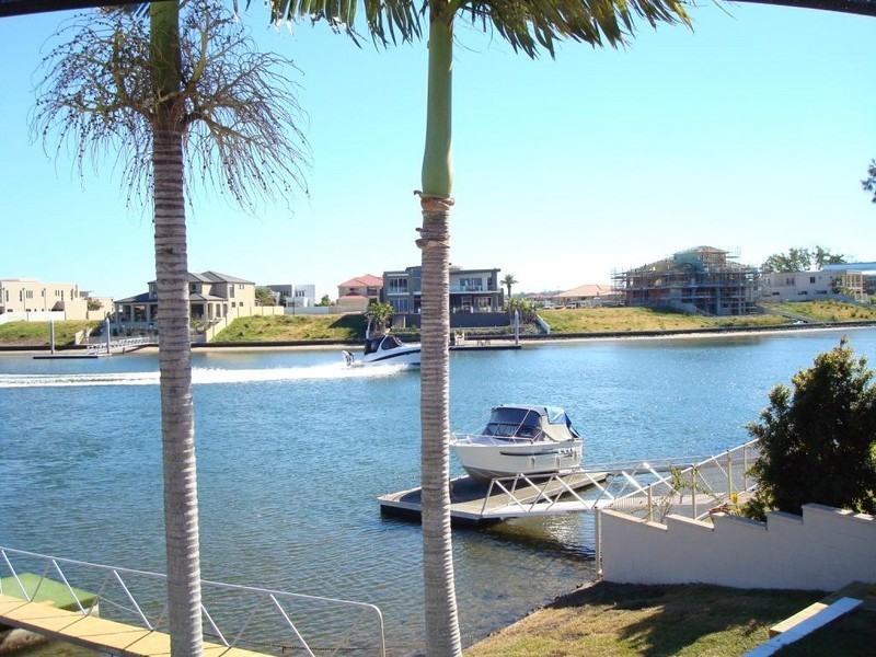 16 River Crescent, Broadbeach Waters QLD 4218