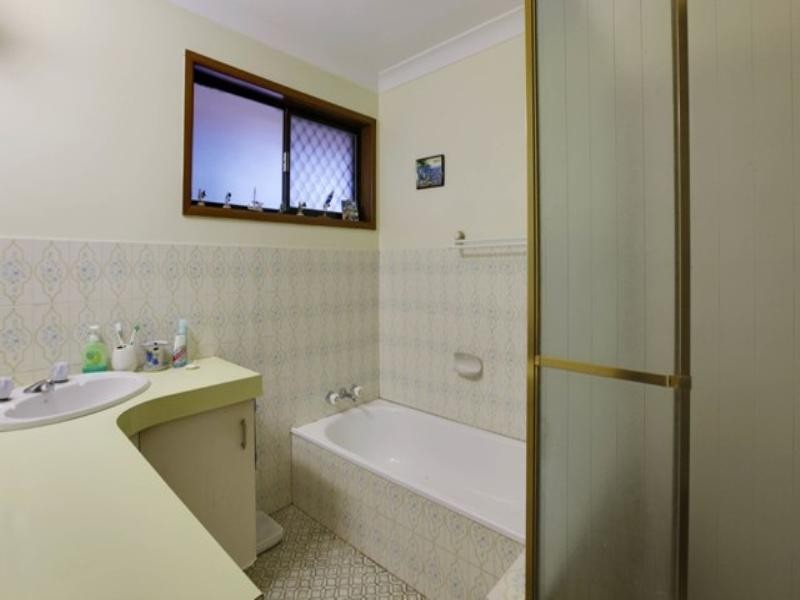 22 Bight Court, Mermaid Waters QLD 4218