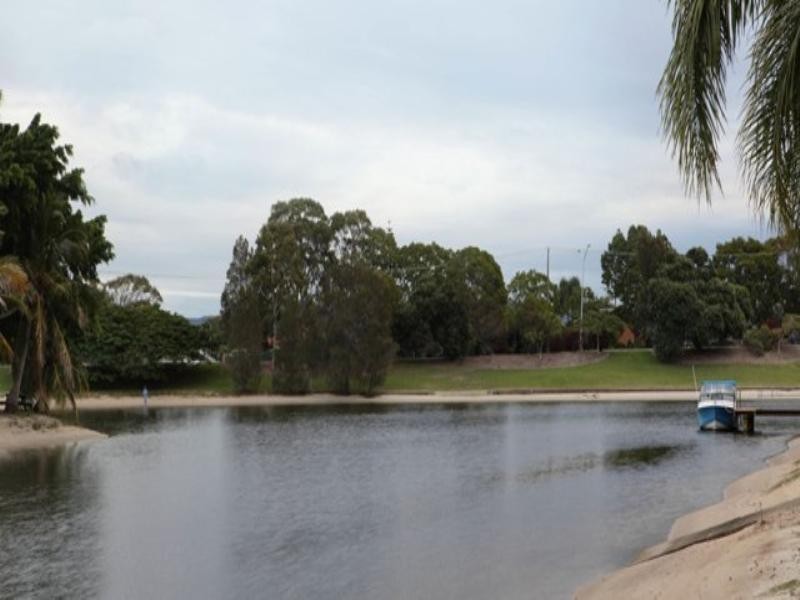 22 Bight Court, Mermaid Waters QLD 4218