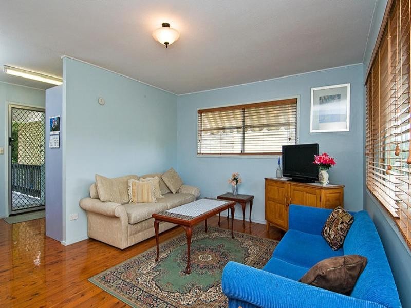 59 Ridgeway Avenue, Southport QLD 4215