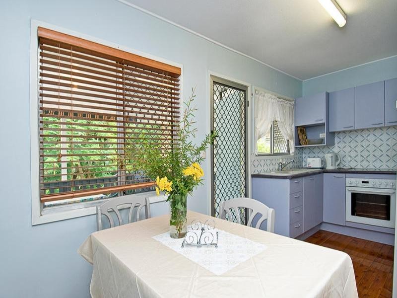 59 Ridgeway Avenue, Southport QLD 4215