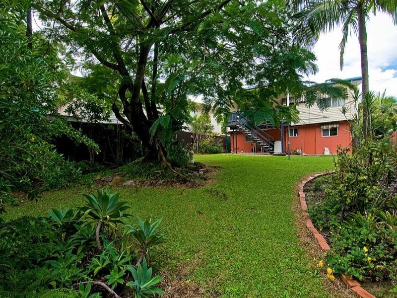 59 Ridgeway Avenue, Southport QLD 4215