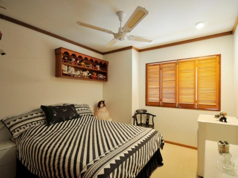 11 Seabeach Avenue, Mermaid Beach QLD 4218