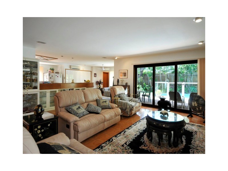 11 Seabeach Avenue, Mermaid Beach QLD 4218