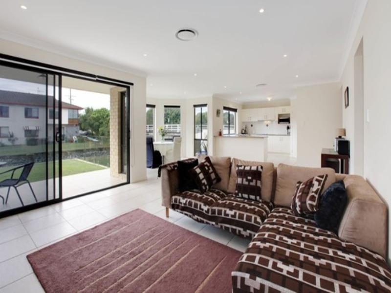 89 Tallebudgera Drive, Palm Beach QLD 4221