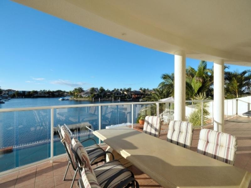 15 Karabella Court, Mermaid Waters QLD 4218