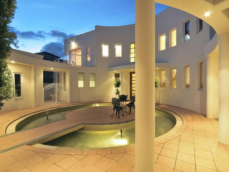 15 Karabella Court, Mermaid Waters QLD 4218