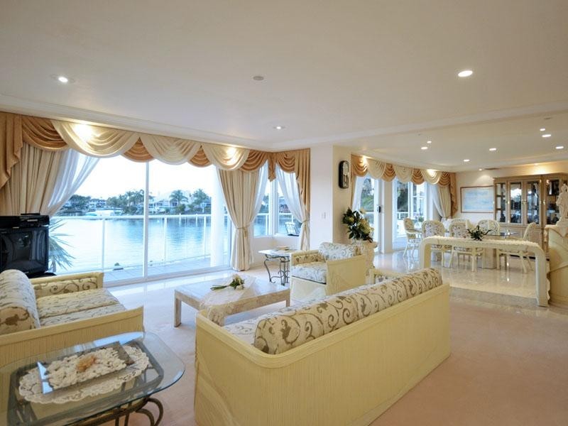 15 Karabella Court, Mermaid Waters QLD 4218