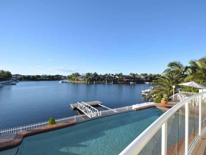 15 Karabella Court, Mermaid Waters QLD 4218