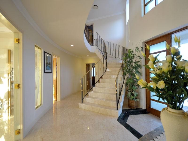 15 Karabella Court, Mermaid Waters QLD 4218