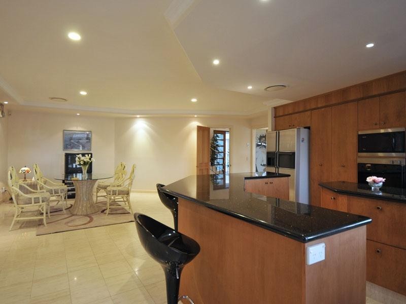 15 Karabella Court, Mermaid Waters QLD 4218