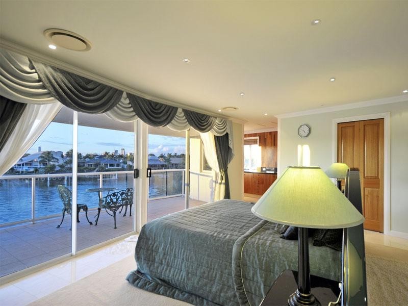 15 Karabella Court, Mermaid Waters QLD 4218