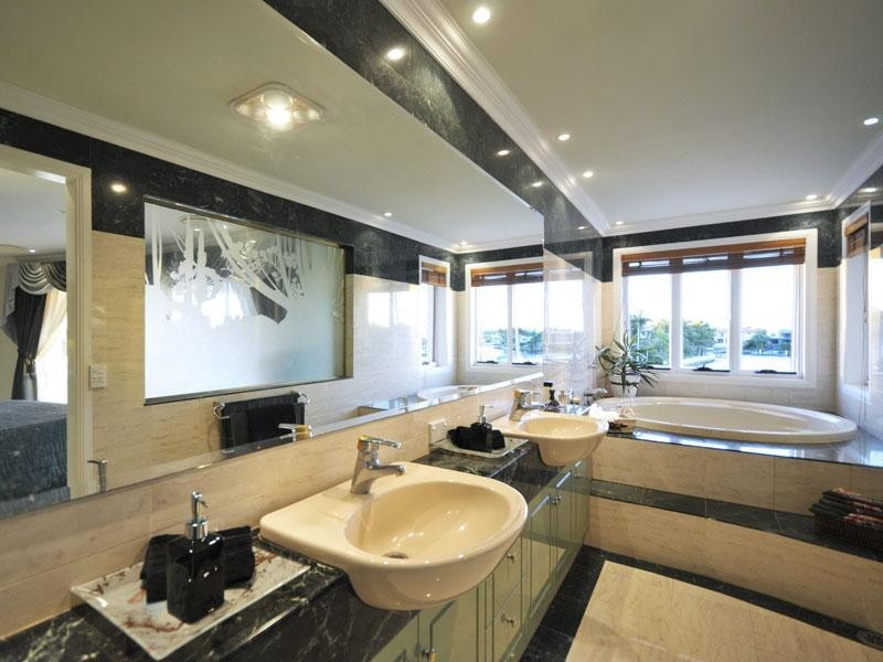 15 Karabella Court, Mermaid Waters QLD 4218