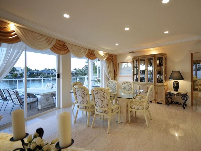 15 Karabella Court, Mermaid Waters QLD 4218