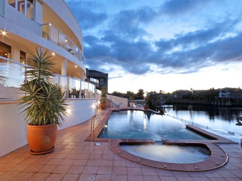 15 Karabella Court, Mermaid Waters QLD 4218