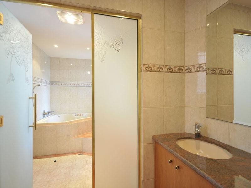 15 Karabella Court, Mermaid Waters QLD 4218