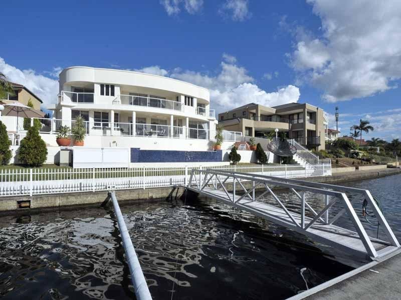 15 Karabella Court, Mermaid Waters QLD 4218