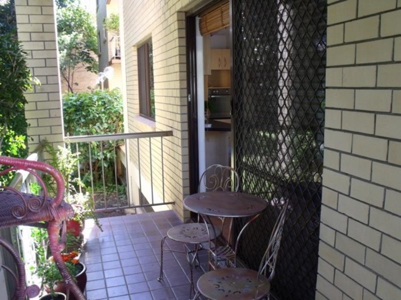 1/33 Monaco Street, Broadbeach Waters QLD 4218