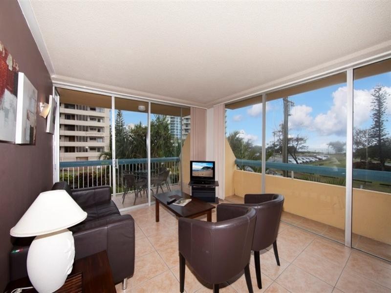 205 ‘Hi Ho Beach Apartments’, 2 Queensland Avenue, Broadbeach QLD 4218