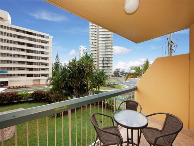 205 ‘Hi Ho Beach Apartments’, 2 Queensland Avenue, Broadbeach QLD 4218