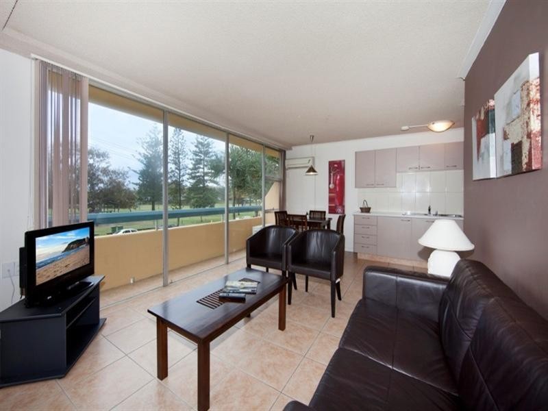 205 ‘Hi Ho Beach Apartments’, 2 Queensland Avenue, Broadbeach QLD 4218