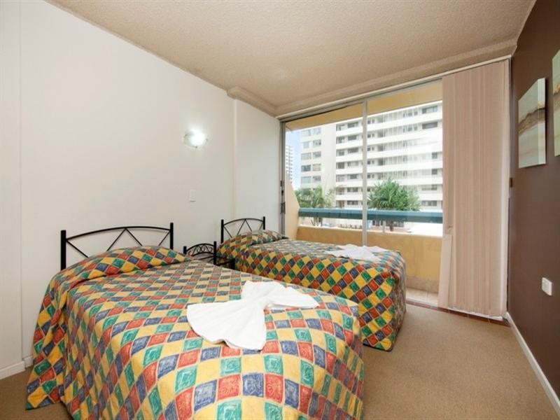205 ‘Hi Ho Beach Apartments’, 2 Queensland Avenue, Broadbeach QLD 4218