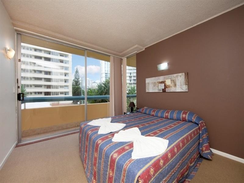 205 ‘Hi Ho Beach Apartments’, 2 Queensland Avenue, Broadbeach QLD 4218