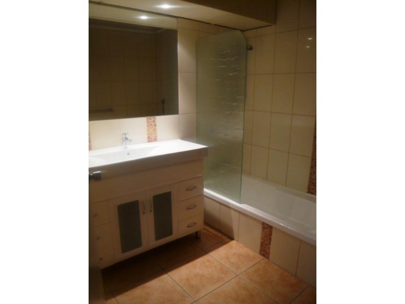 205 ‘Hi Ho Beach Apartments’, 2 Queensland Avenue, Broadbeach QLD 4218