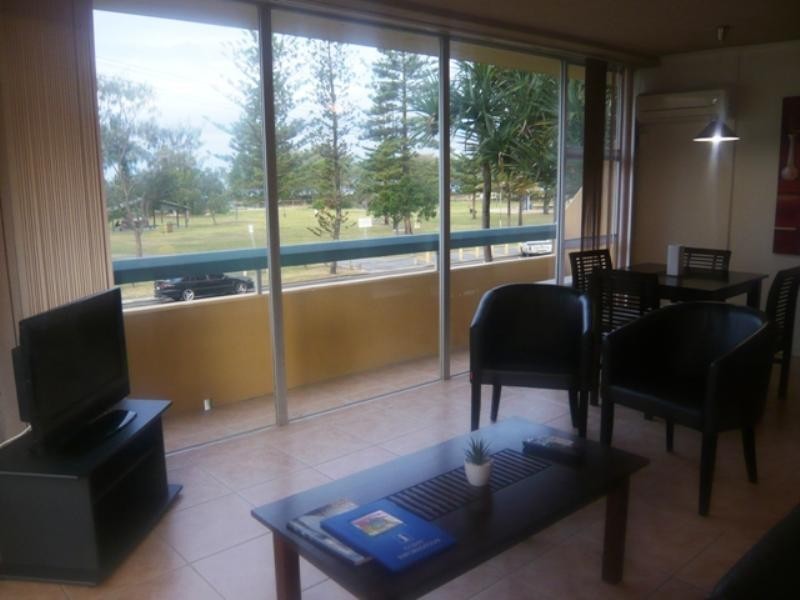 205 ‘Hi Ho Beach Apartments’, 2 Queensland Avenue, Broadbeach QLD 4218