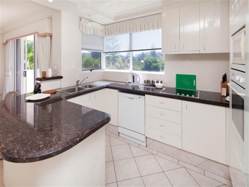 201 ‘Ritz on the Beach’, 8 Phillip Avenue, Broadbeach QLD 4218