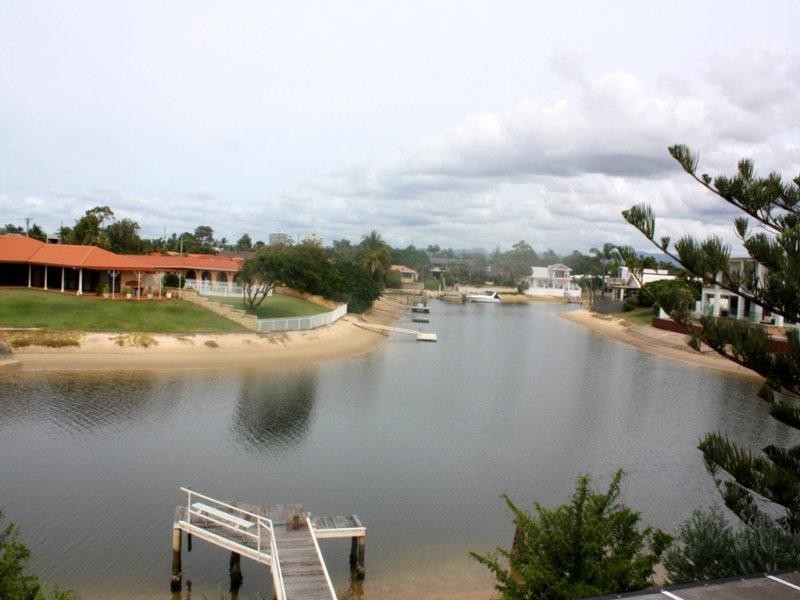 13 Beverley Crescent, Broadbeach Waters QLD 4218