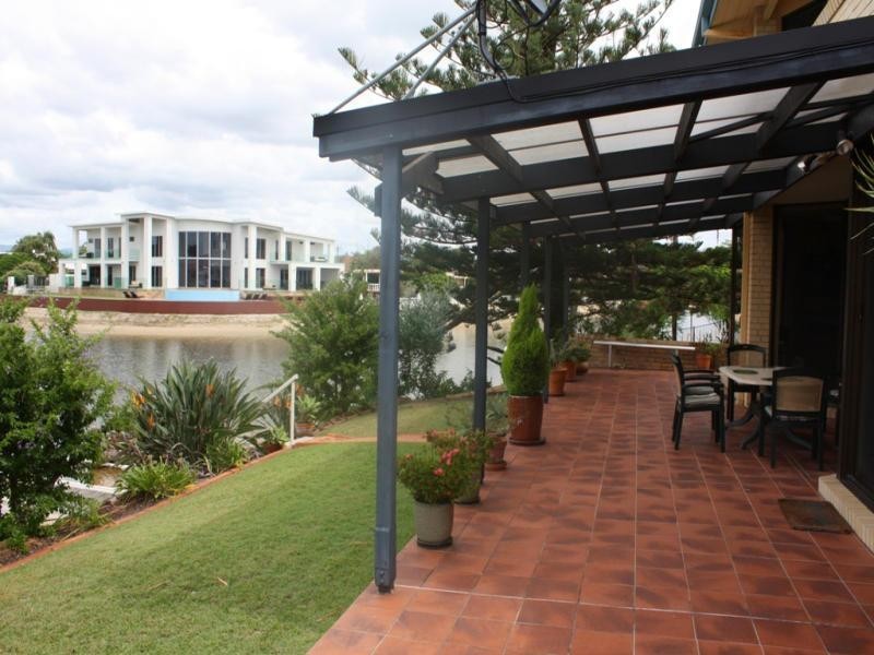 13 Beverley Crescent, Broadbeach Waters QLD 4218