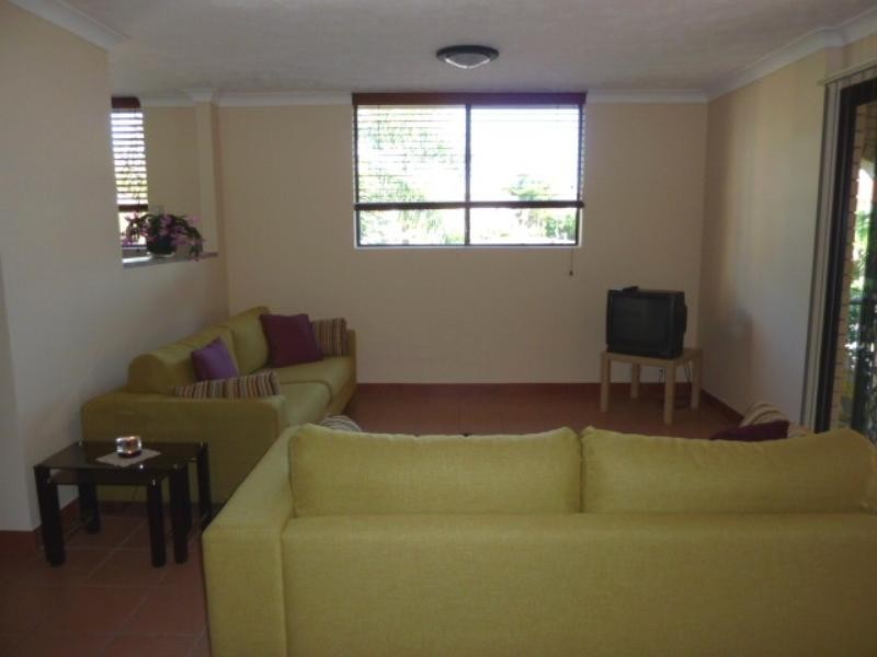 4/3 Jubilee Avenue, Broadbeach QLD 4218