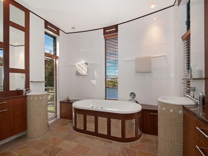 Clear Island Waters QLD 4226