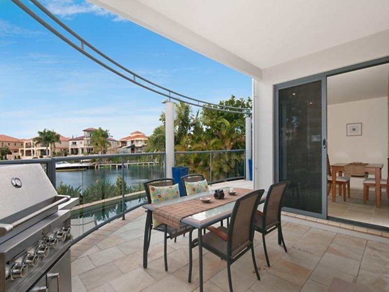 Clear Island Waters QLD 4226