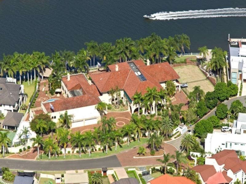 ‘Bartinon’ 26 Marseille Court, Sorrento QLD 4217