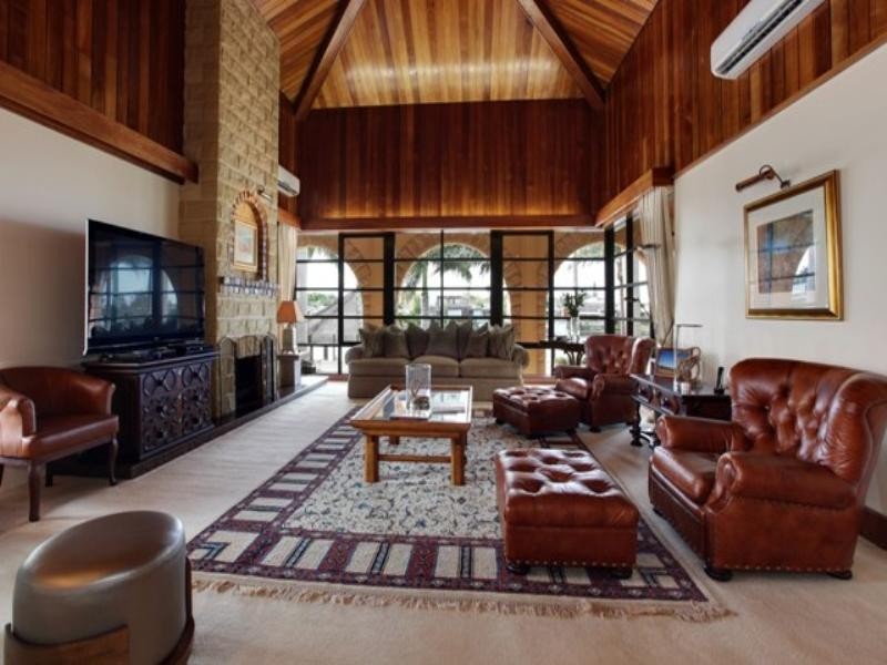 ‘Bartinon’ 26 Marseille Court, Sorrento QLD 4217