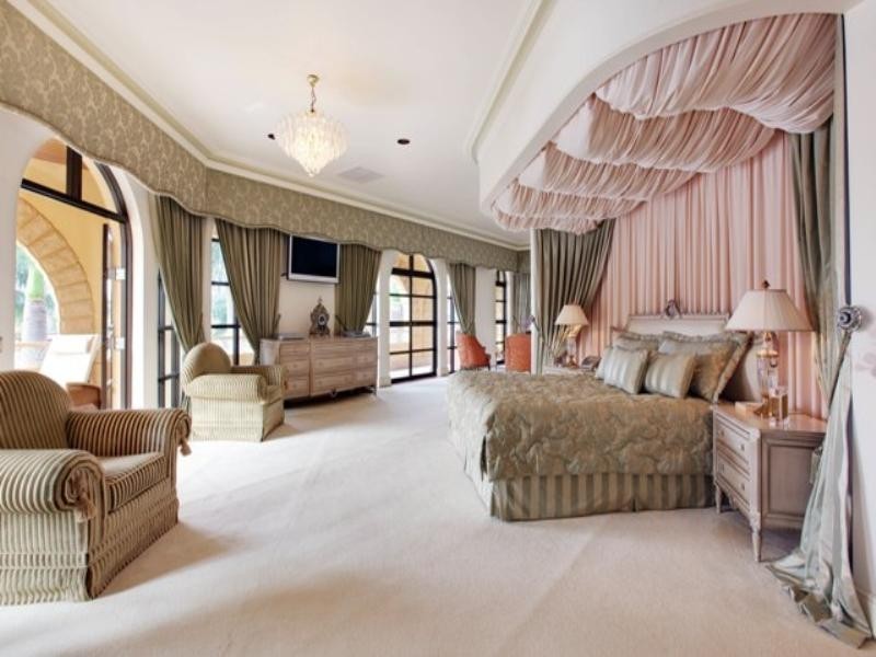 ‘Bartinon’ 26 Marseille Court, Sorrento QLD 4217