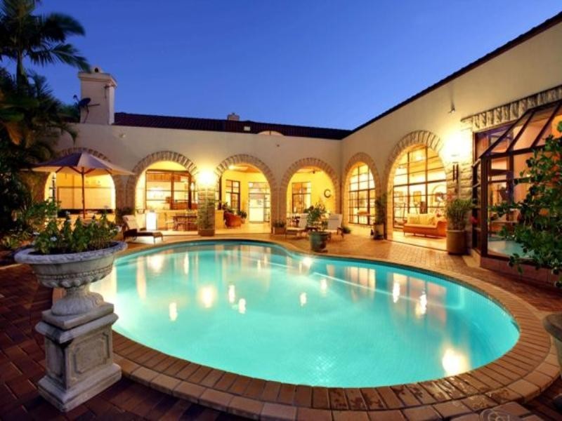 ‘Bartinon’ 26 Marseille Court, Sorrento QLD 4217