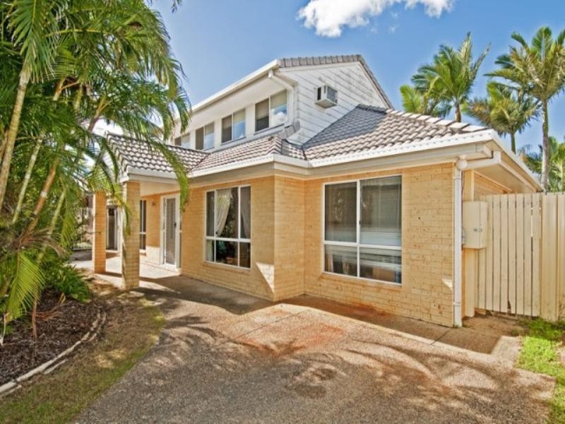 30 Wantana Crescent, Edens Landing QLD 4207