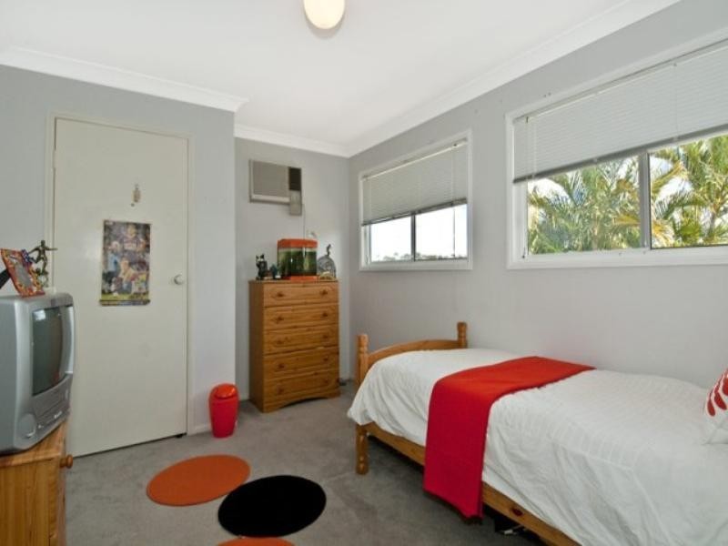 30 Wantana Crescent, Edens Landing QLD 4207