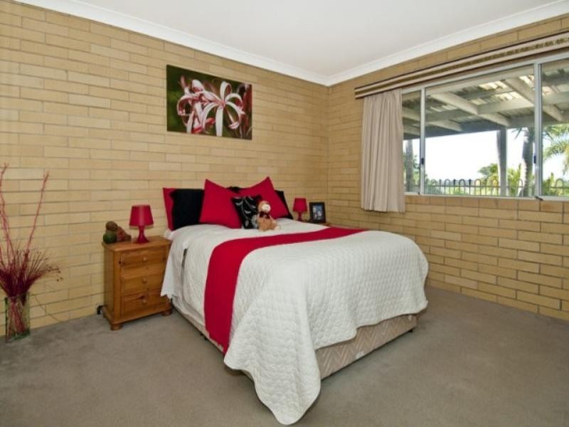 30 Wantana Crescent, Edens Landing QLD 4207