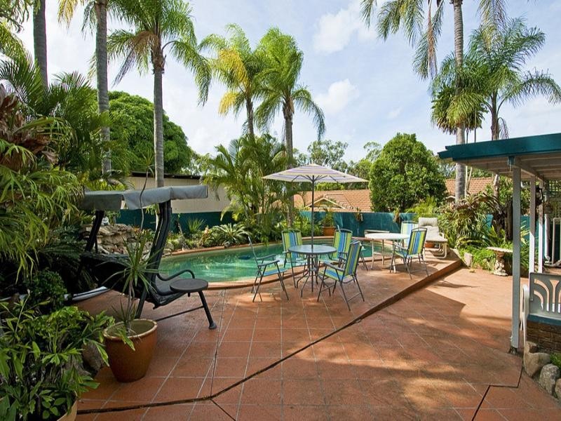 8 Ridgeway Avenue, Southport QLD 4215