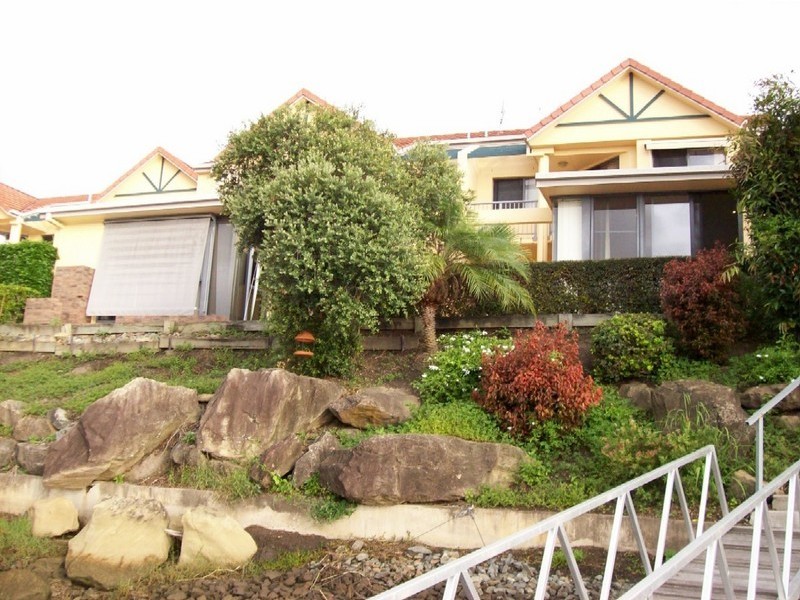 Clear Island Waters QLD 4226